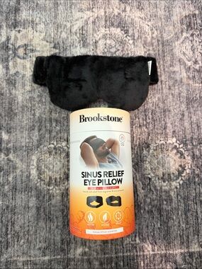 Brookstone Black Plush Sinus Relief Eye Mask